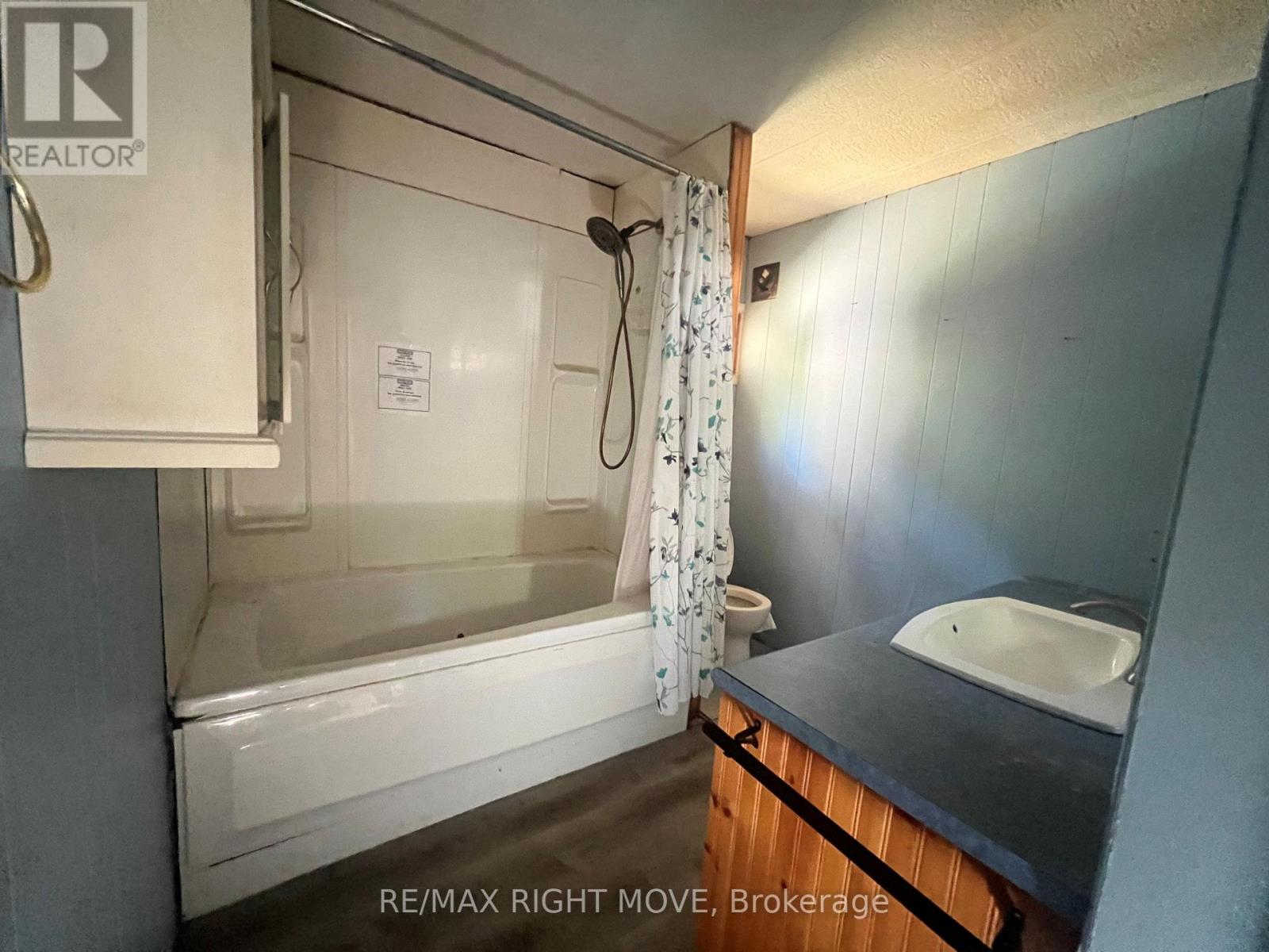 1052 4 Seasons Road, Gravenhurst, Ontario  P0E 1N0 - Photo 17 - X12641804