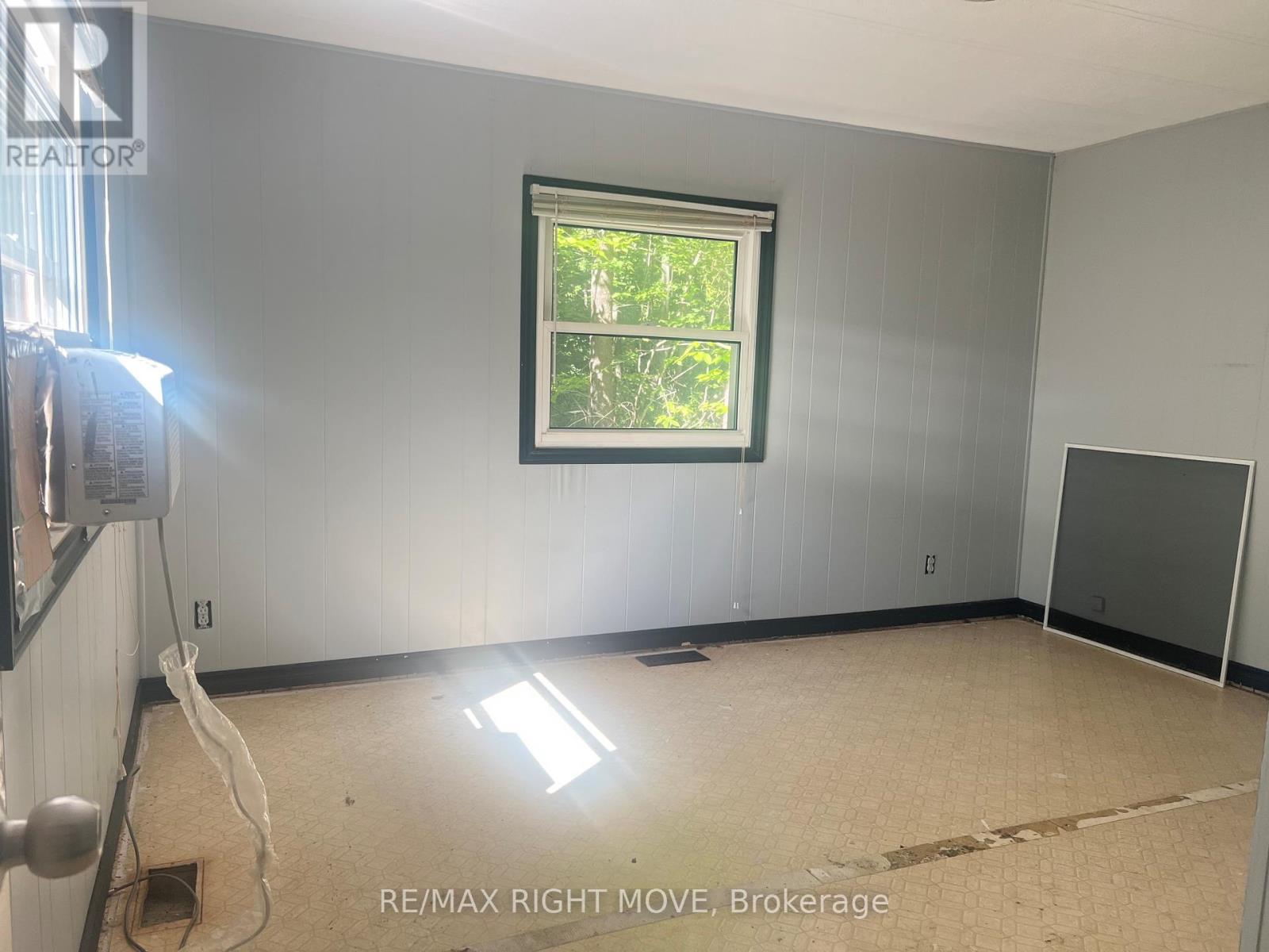 1052 4 Seasons Road, Gravenhurst, Ontario  P0E 1N0 - Photo 18 - X12641804