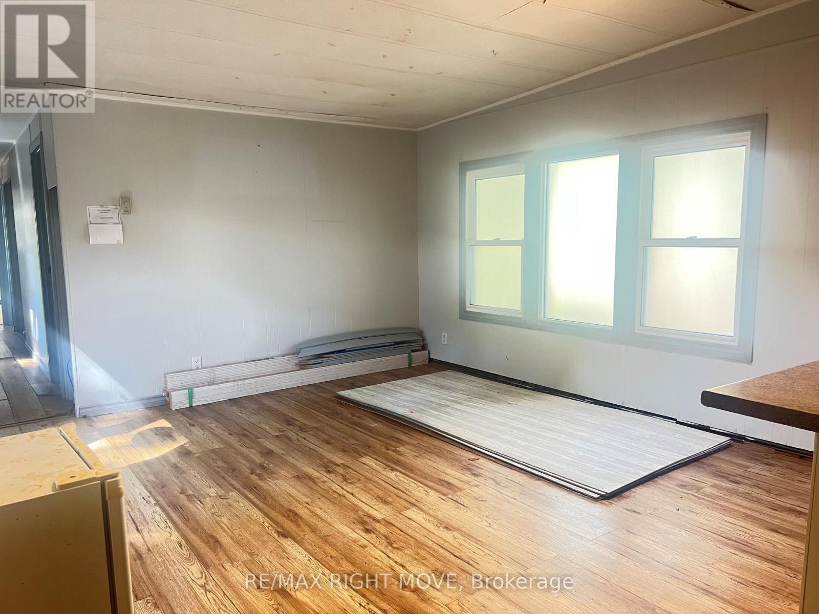 1052 4 Seasons Road, Gravenhurst, Ontario  P0E 1N0 - Photo 7 - X12641804