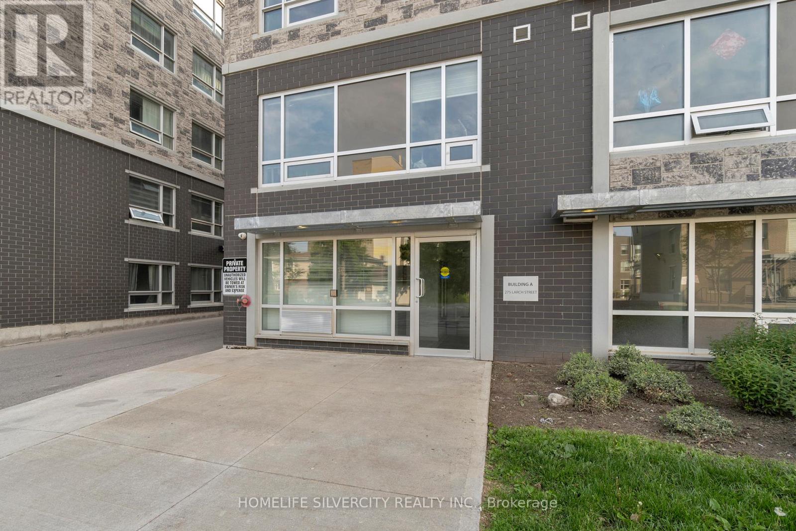 A405 - 275 Larch Street, Waterloo, Ontario  N2L 0J1 - Photo 2 - X12641838