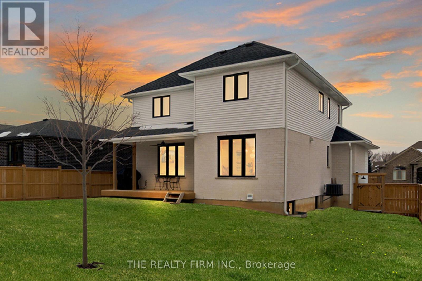 291 King Street, Southwest Middlesex, Ontario  N0L 1M0 - Photo 2 - X12641882