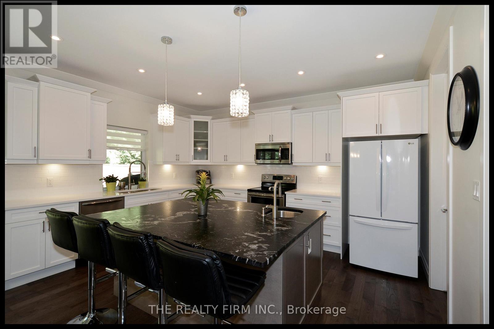 285 Elizabeth Street, Southwest Middlesex, Ontario  N0L 1M0 - Photo 12 - X12641886