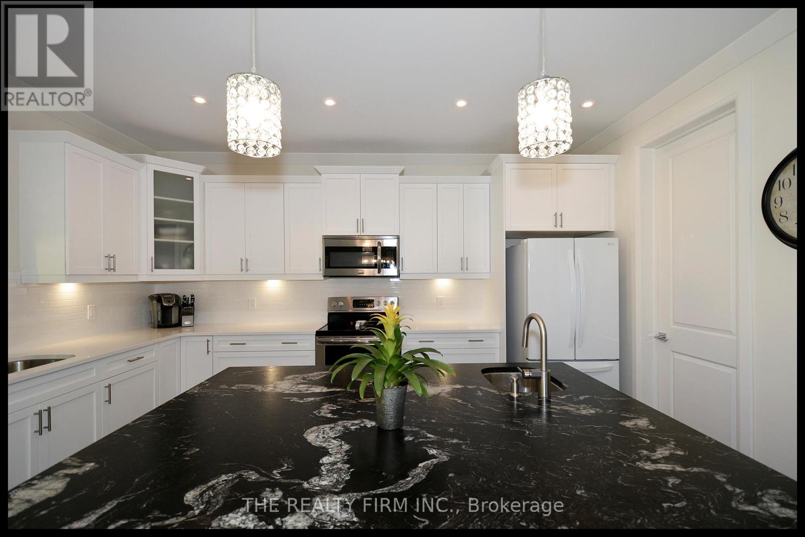 285 Elizabeth Street, Southwest Middlesex, Ontario  N0L 1M0 - Photo 13 - X12641886