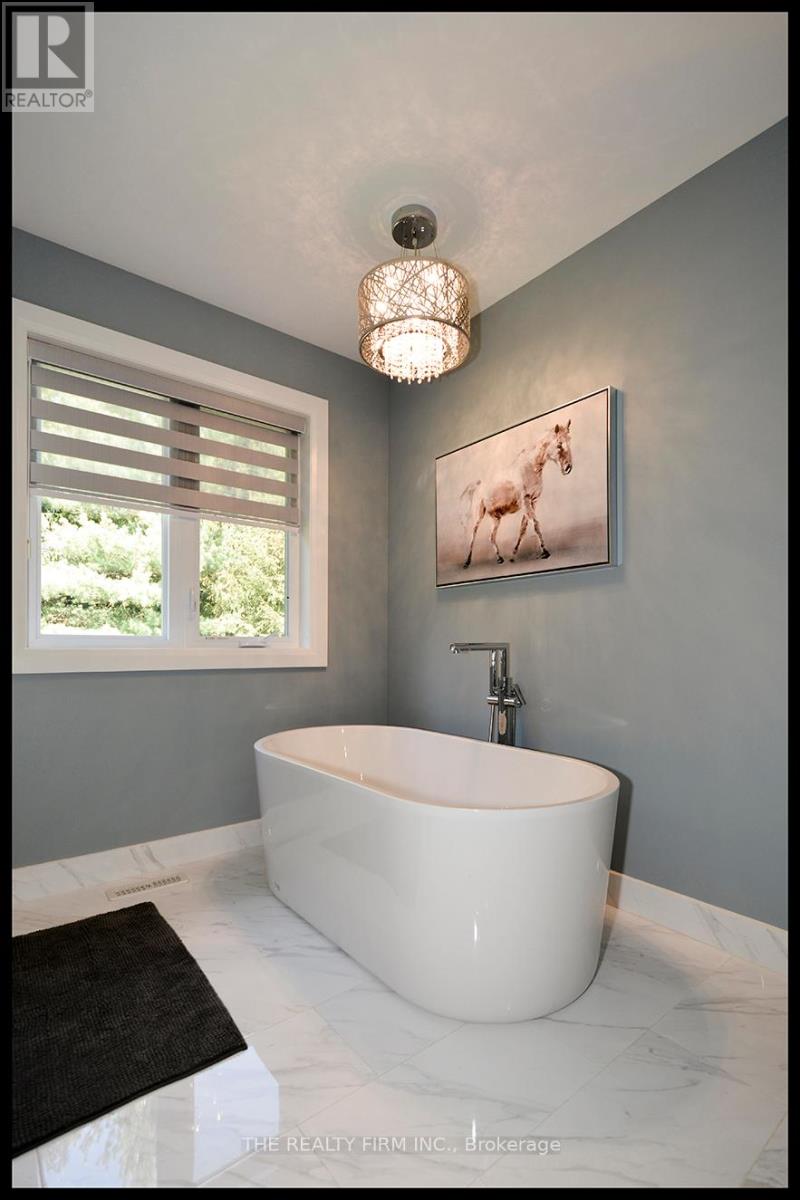 285 Elizabeth Street, Southwest Middlesex, Ontario  N0L 1M0 - Photo 21 - X12641886