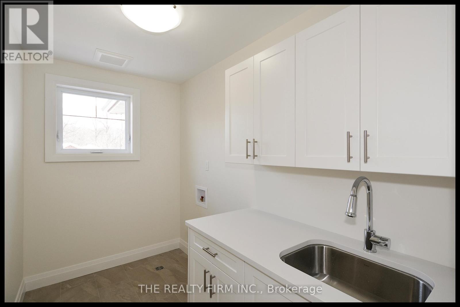 285 Elizabeth Street, Southwest Middlesex, Ontario  N0L 1M0 - Photo 31 - X12641886