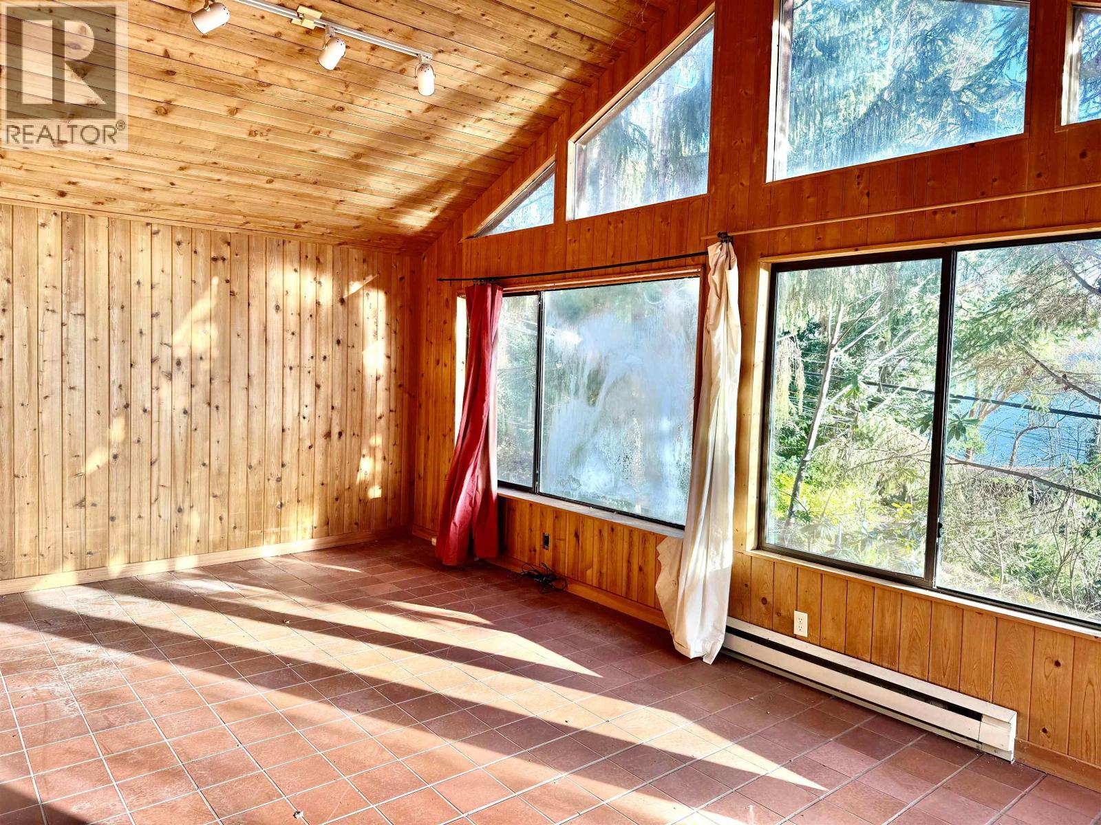 619 Marine Drive, Gibsons, British Columbia  V0N 1V1 - Photo 2 - R3074459