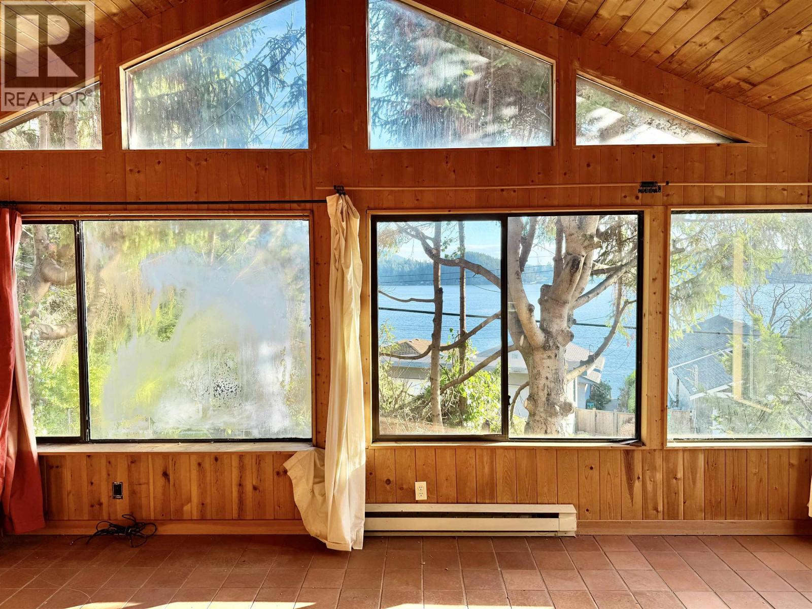 619 Marine Drive, Gibsons, British Columbia  V0N 1V1 - Photo 3 - R3074459