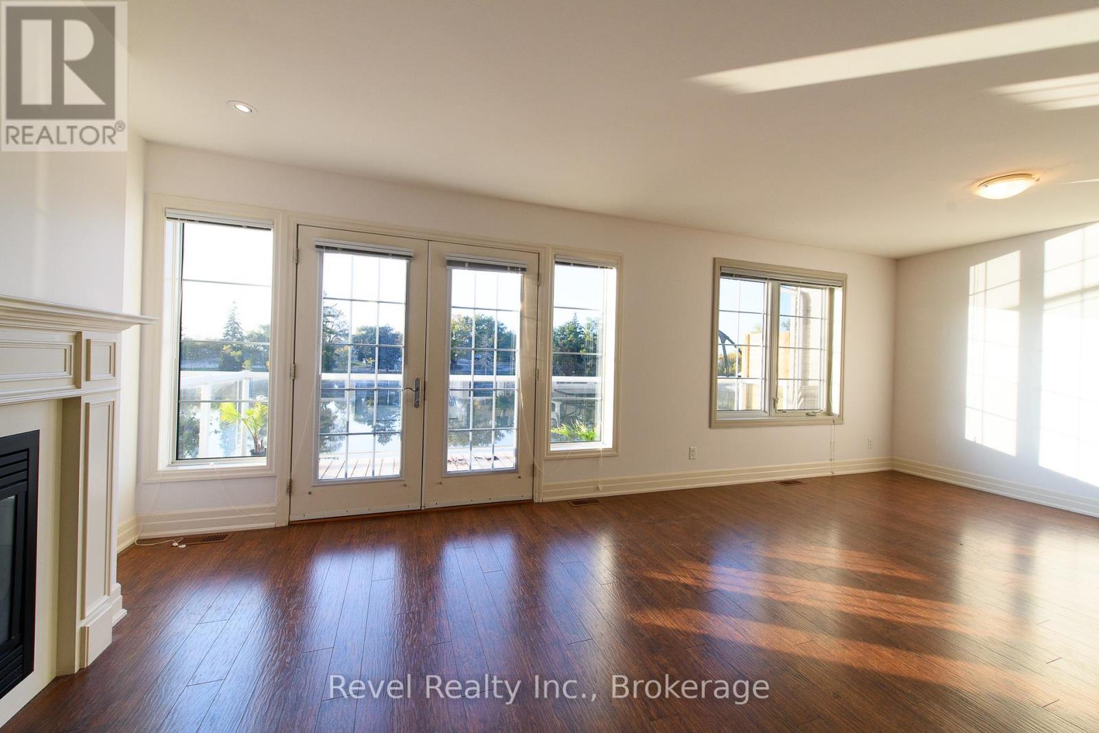 4 - 64 River Road E, Wasaga Beach, Ontario  L9Z 2L1 - Photo 3 - S12641880