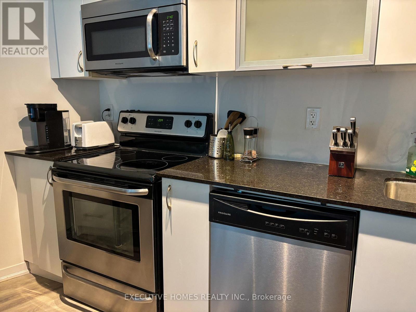 1813 - 150 East Liberty Street, Toronto, Ontario  M6K 3R5 - Photo 9 - C12640674