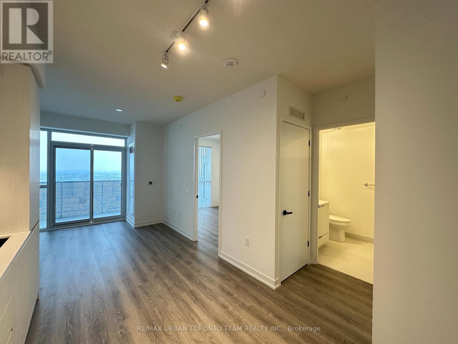 4805 - 8 Interchange Way, Vaughan, Ontario  L4K 5Z7 - Photo 2 - N12641898