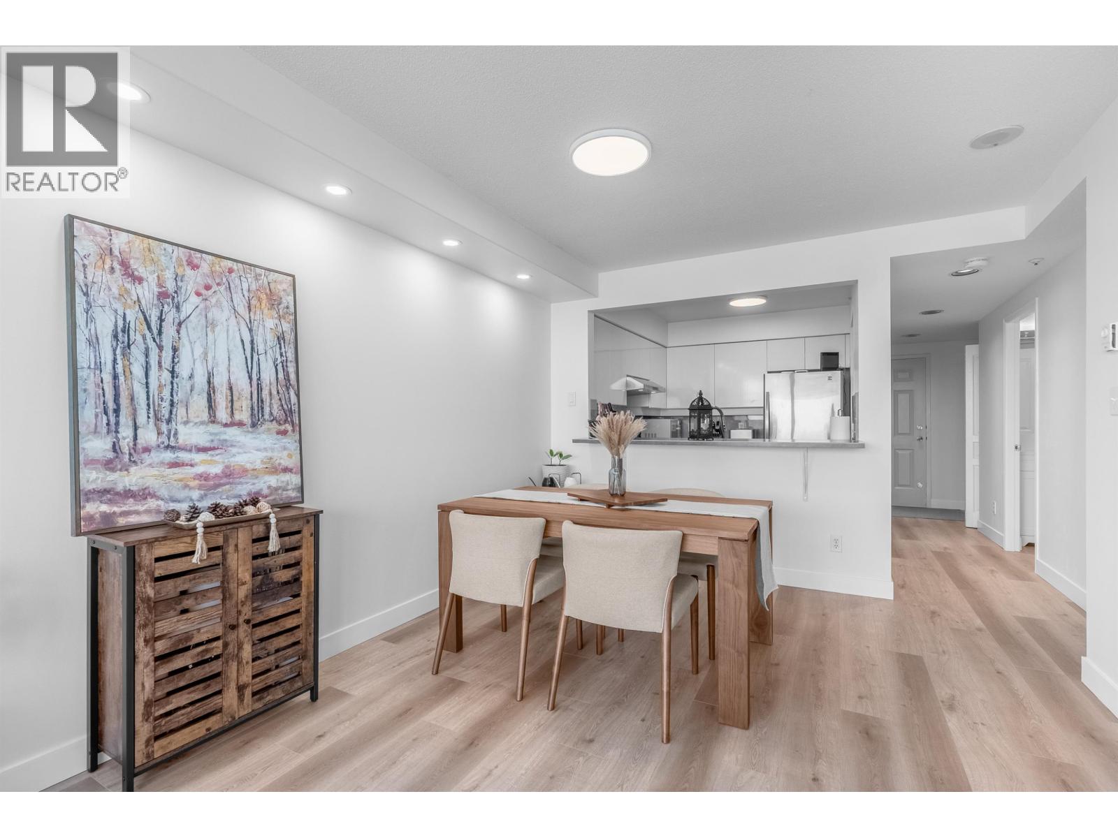 1605 3071 Glen Drive, Coquitlam, British Columbia  V3B 7R1 - Photo 6 - R3074416