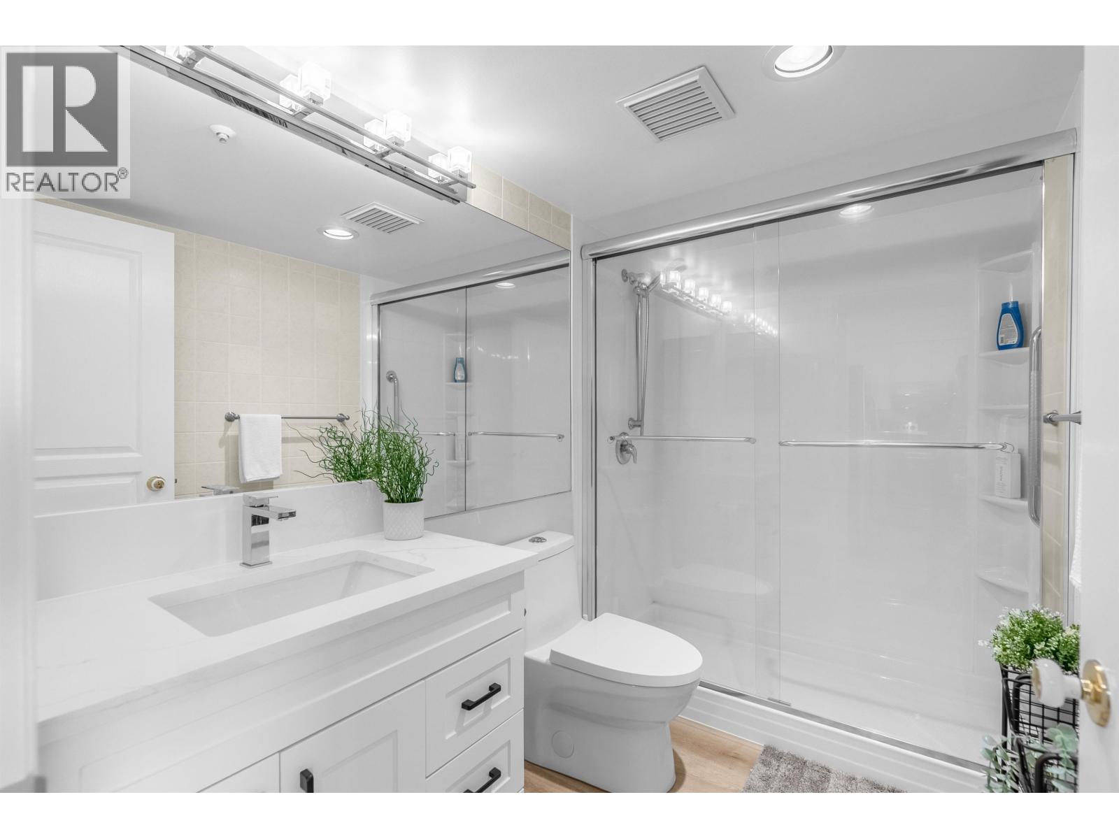 1605 3071 Glen Drive, Coquitlam, British Columbia  V3B 7R1 - Photo 14 - R3074416