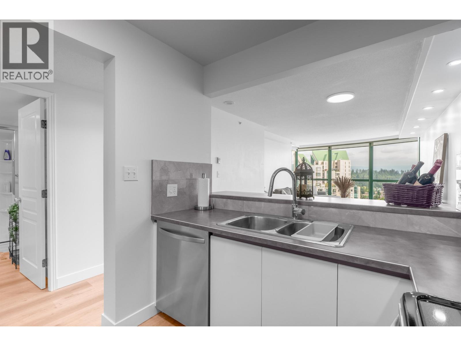 1605 3071 Glen Drive, Coquitlam, British Columbia  V3B 7R1 - Photo 19 - R3074416