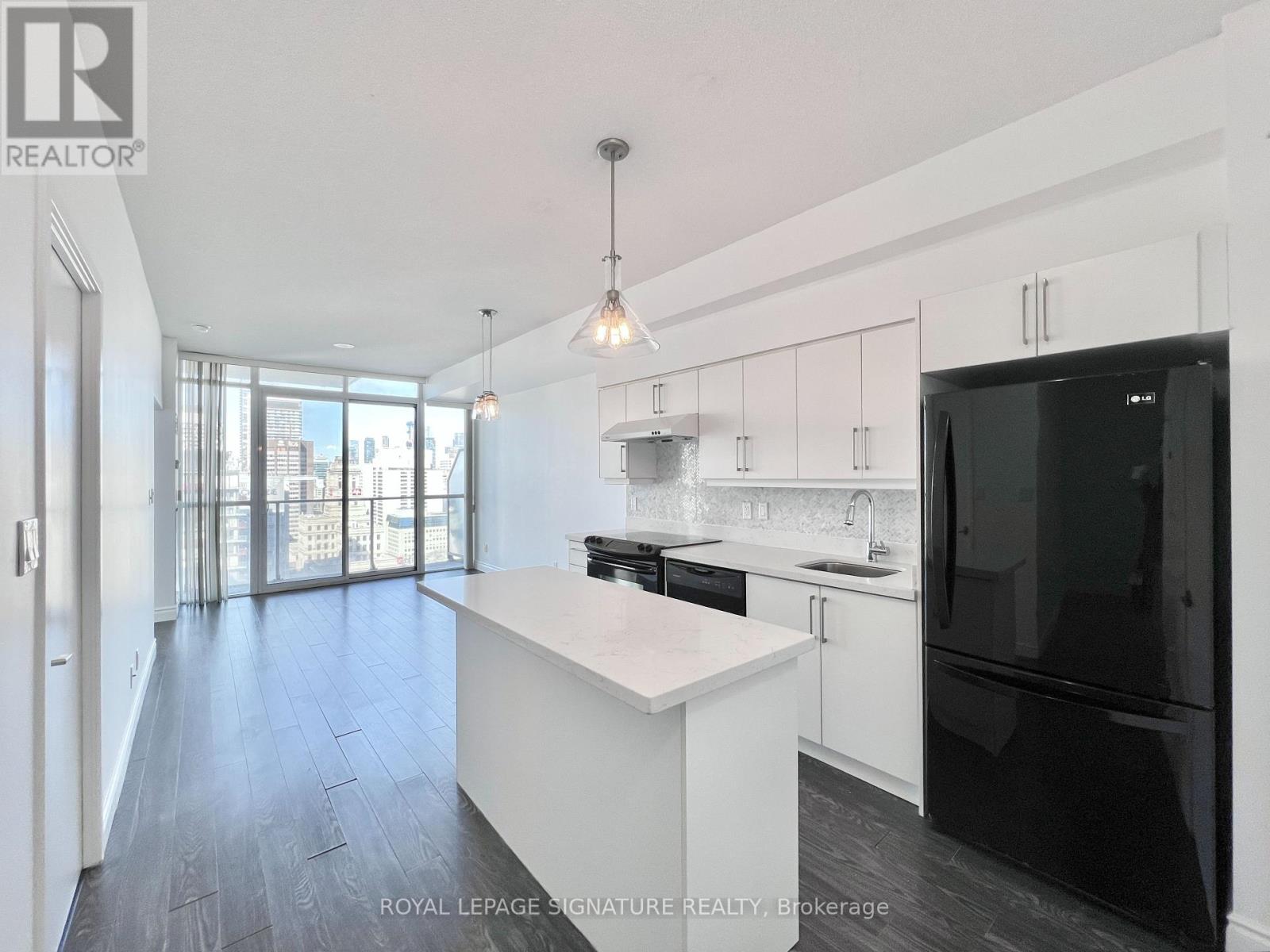 2705 - 126 Simcoe Street, Toronto, Ontario  M5H 4E6 - Photo 2 - C12641810