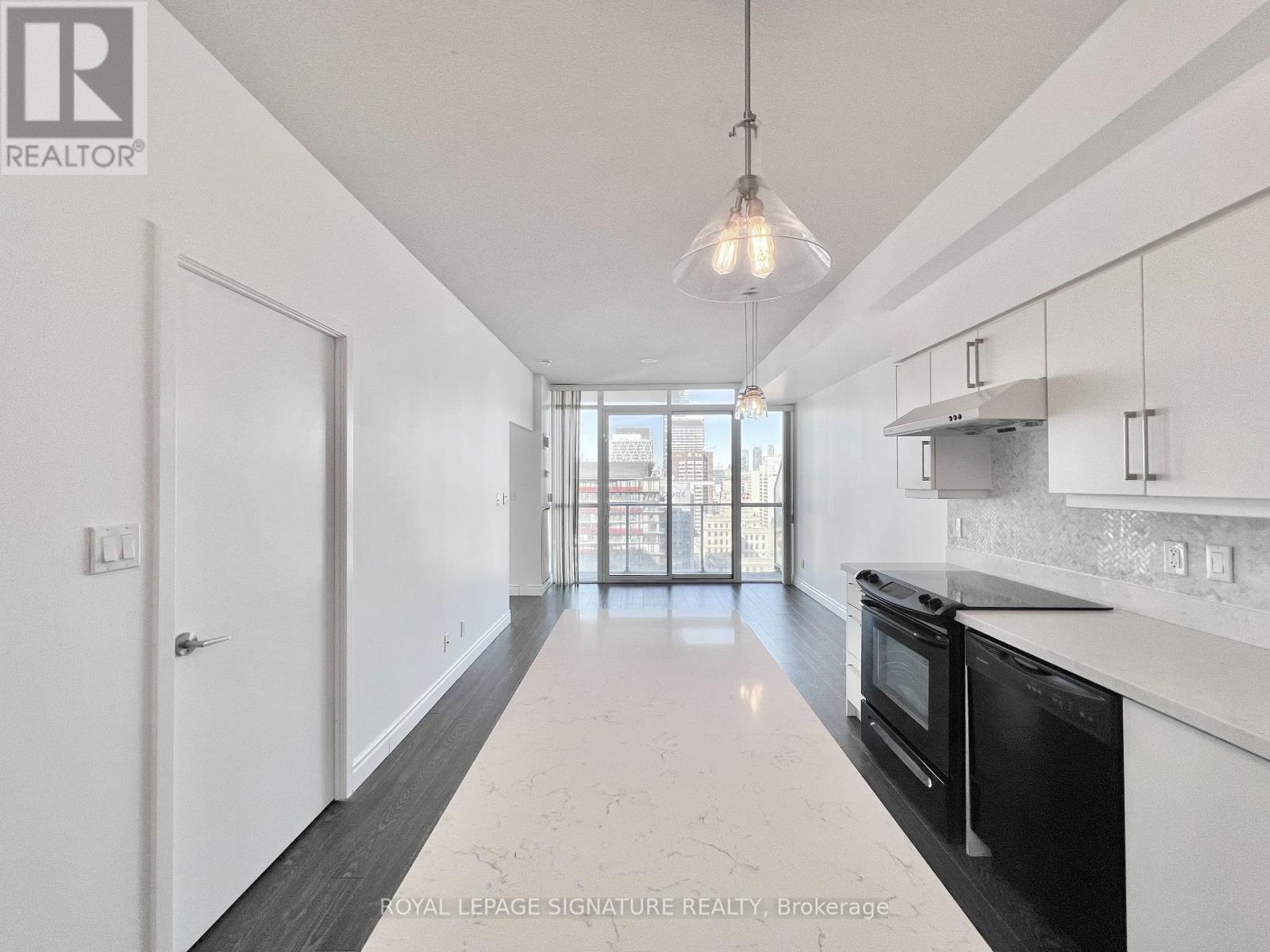 2705 - 126 SIMCOE STREET, Toronto, Ontario