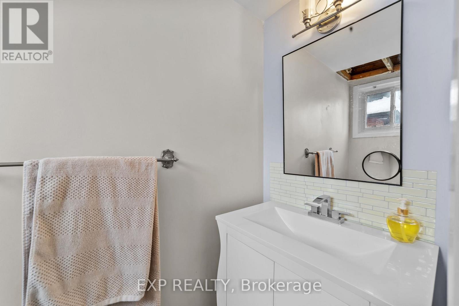 16 Edmunds Crescent, London South, Ontario  N5Z 4J2 - Photo 20 - X12641968