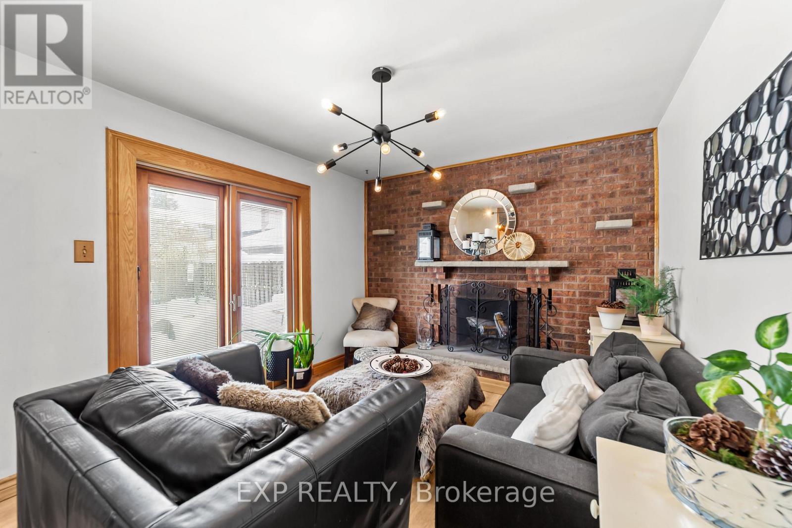 16 Edmunds Crescent, London South, Ontario  N5Z 4J2 - Photo 4 - X12641968