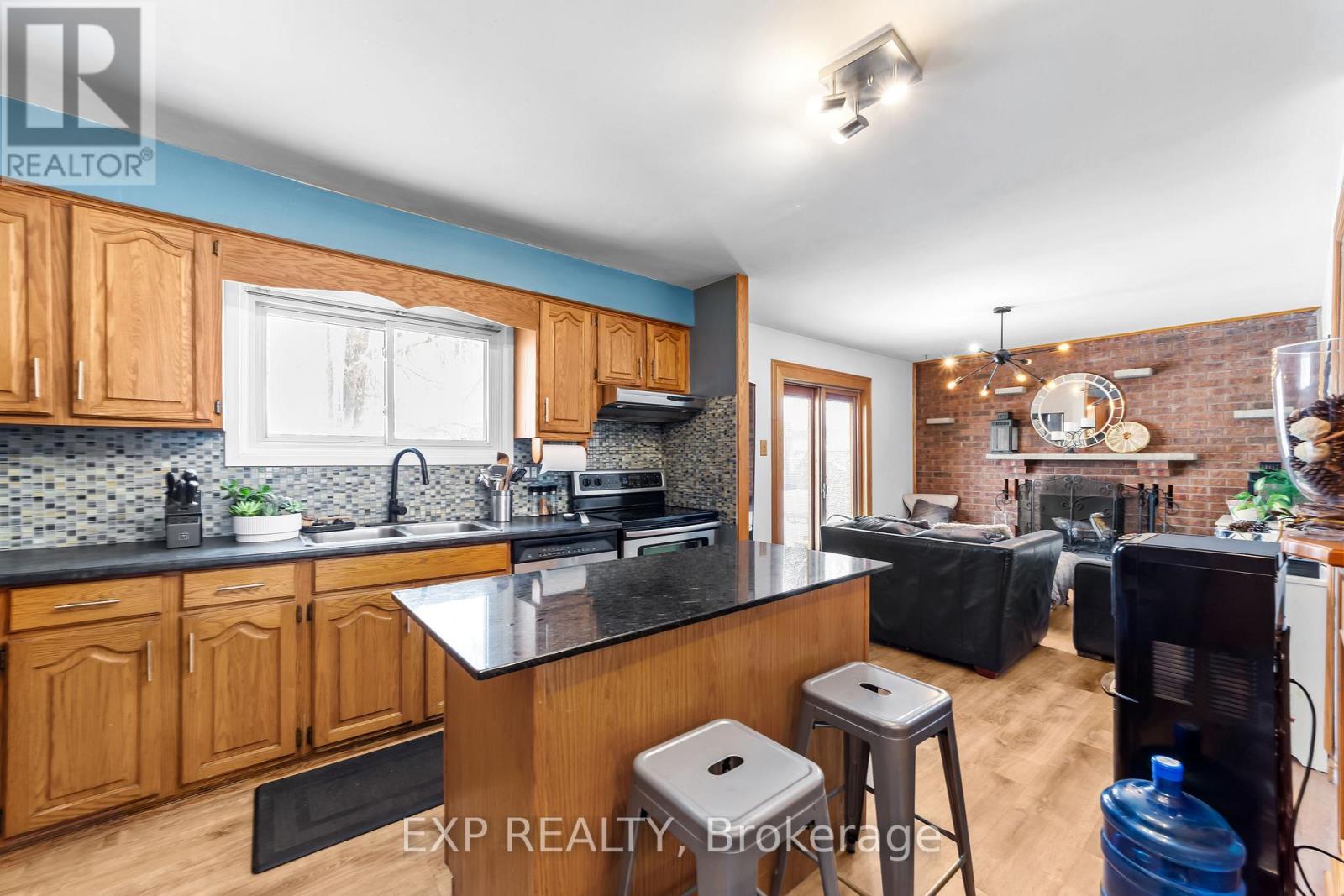 16 Edmunds Crescent, London South, Ontario  N5Z 4J2 - Photo 6 - X12641968