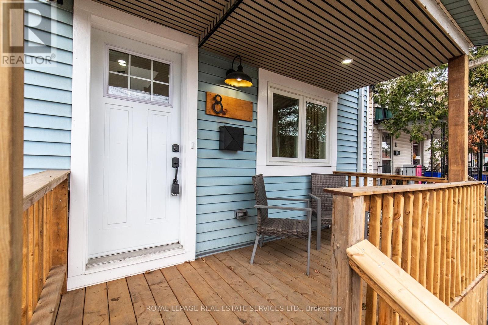 8 Whitfield Avenue, Hamilton, Ontario  L8L 4B4 - Photo 2 - X12635672