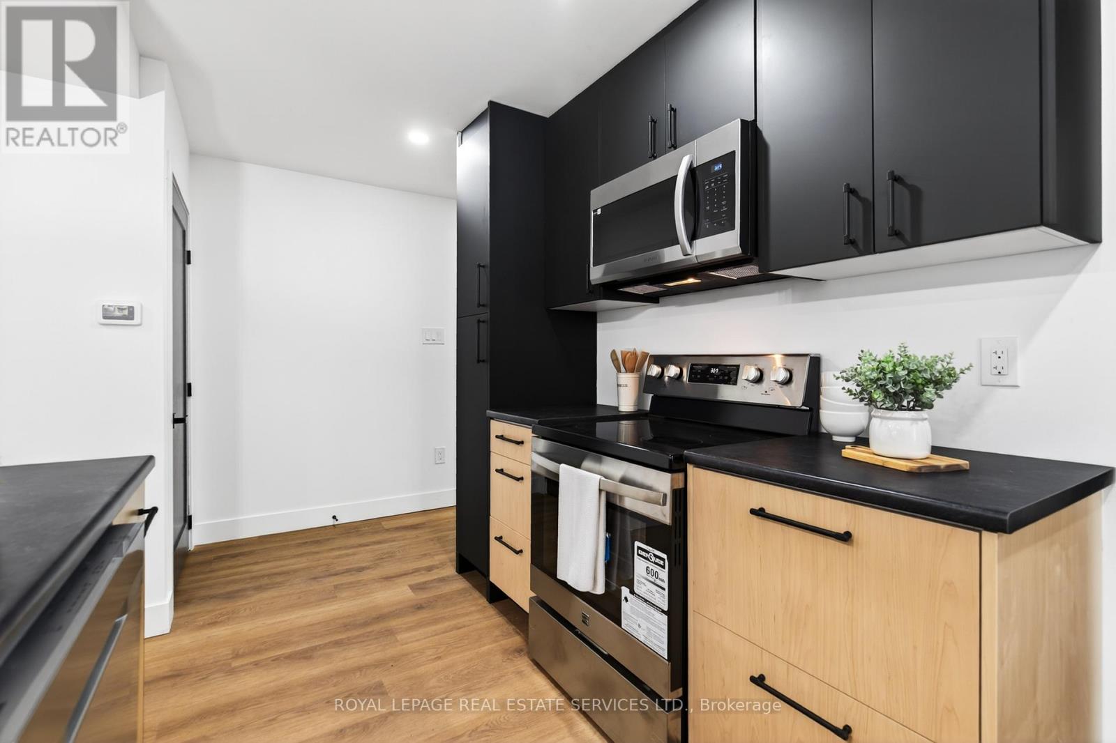 8 Whitfield Avenue, Hamilton, Ontario  L8L 4B4 - Photo 16 - X12635672