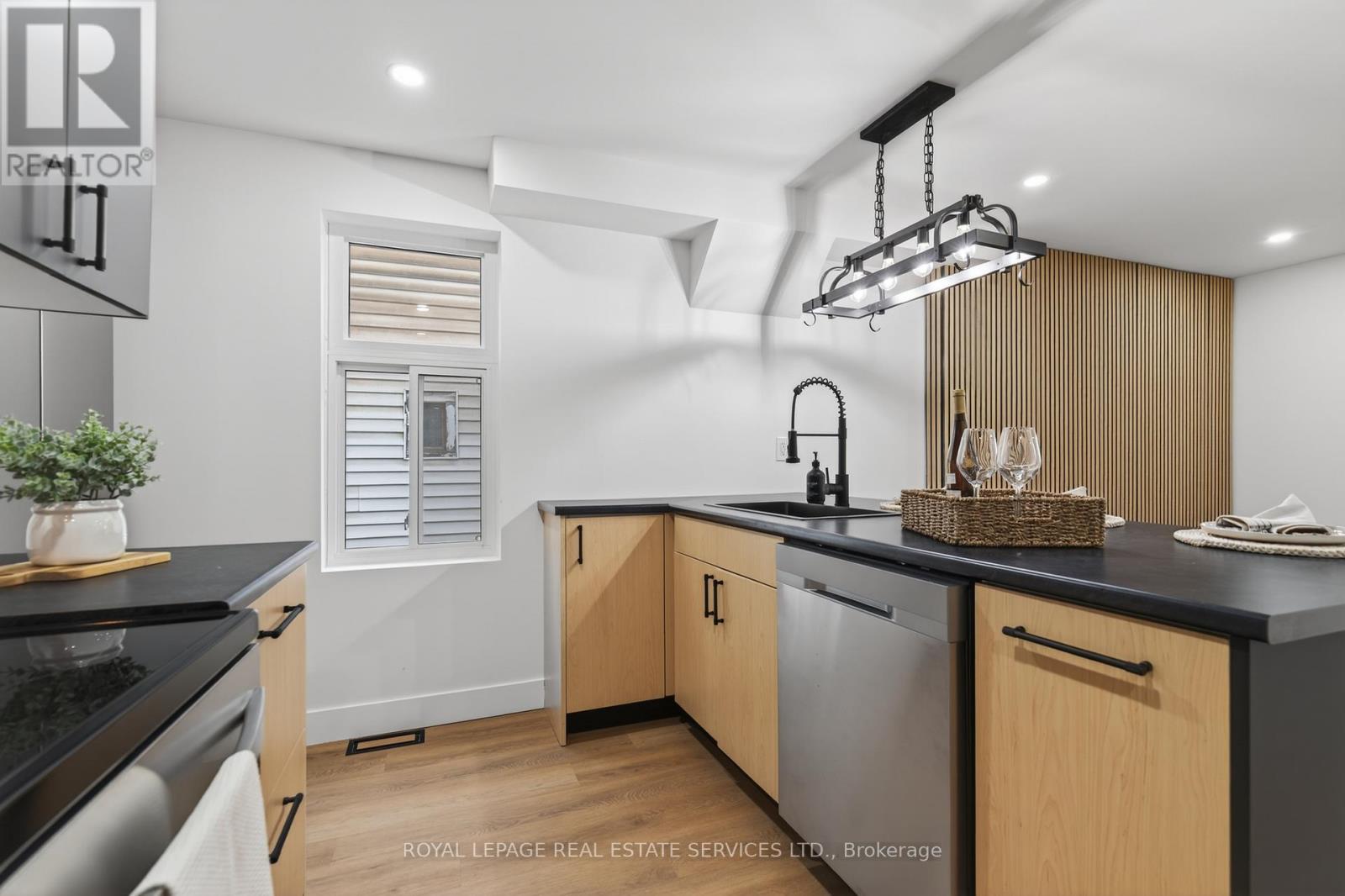 8 Whitfield Avenue, Hamilton, Ontario  L8L 4B4 - Photo 14 - X12635672