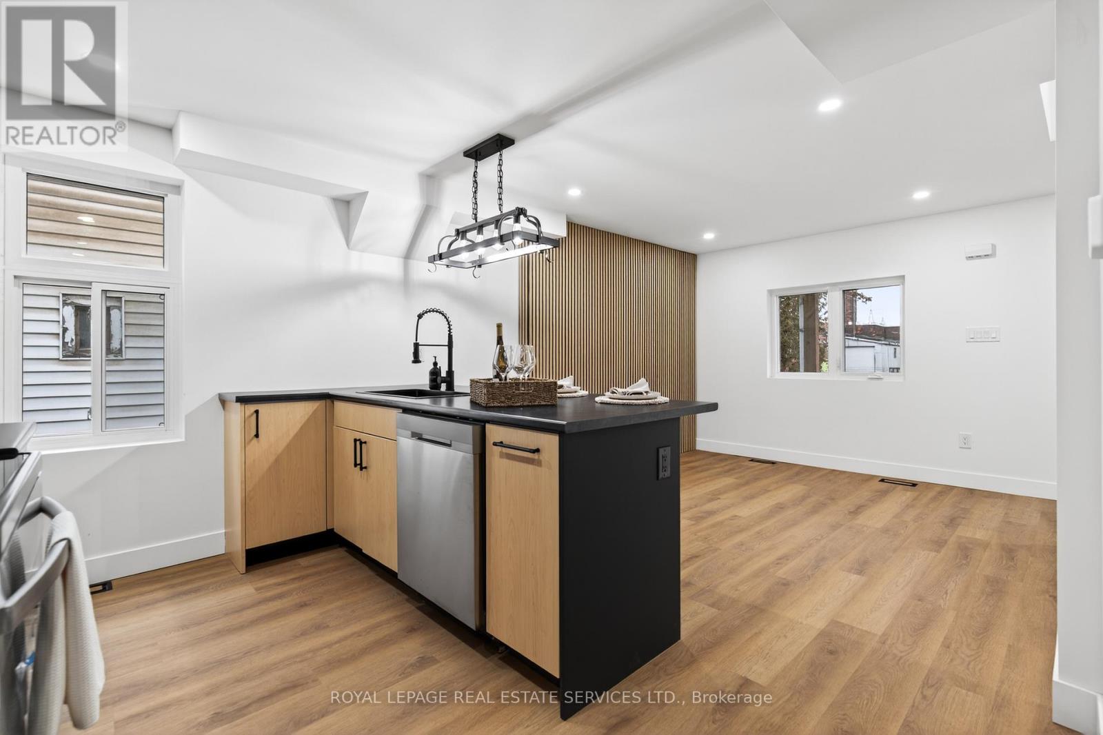 8 Whitfield Avenue, Hamilton, Ontario  L8L 4B4 - Photo 11 - X12635672