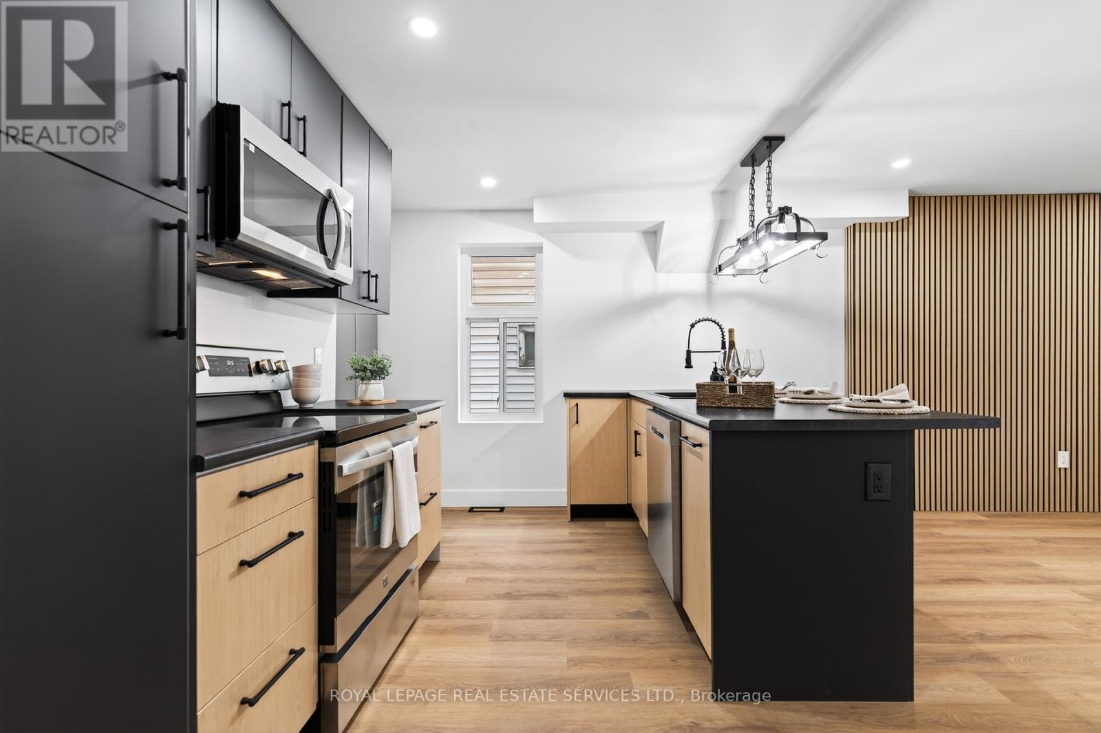 8 Whitfield Avenue, Hamilton, Ontario  L8L 4B4 - Photo 12 - X12635672