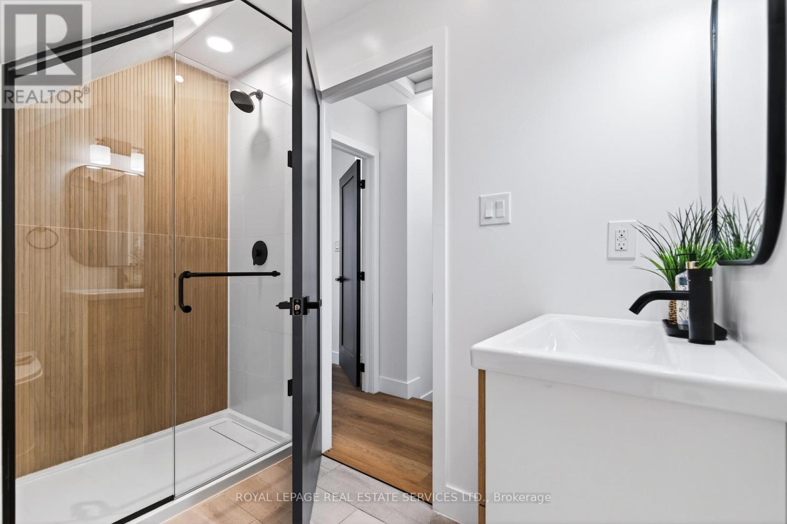 8 Whitfield Avenue, Hamilton, Ontario  L8L 4B4 - Photo 32 - X12635672