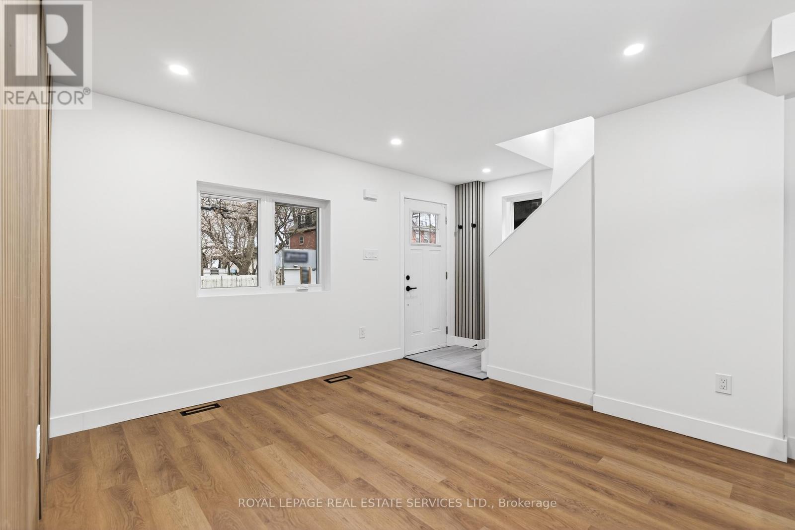 8 Whitfield Avenue, Hamilton, Ontario  L8L 4B4 - Photo 4 - X12635672