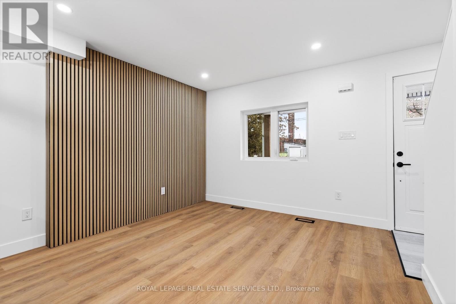 8 Whitfield Avenue, Hamilton, Ontario  L8L 4B4 - Photo 5 - X12635672