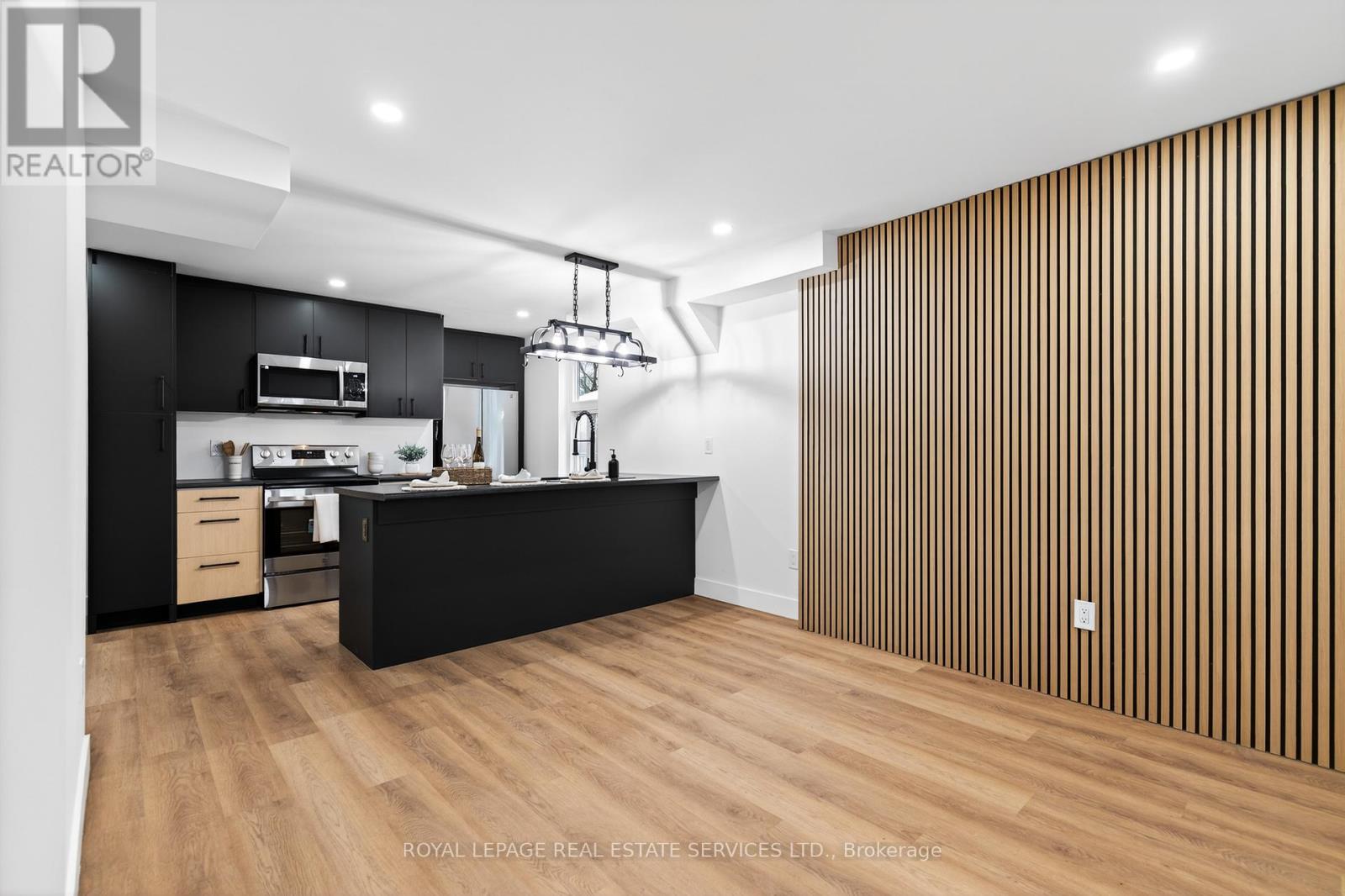 8 Whitfield Avenue, Hamilton, Ontario  L8L 4B4 - Photo 7 - X12635672