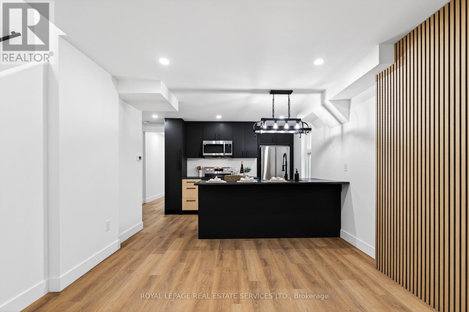 8 Whitfield Avenue, Hamilton, Ontario  L8L 4B4 - Photo 8 - X12635672