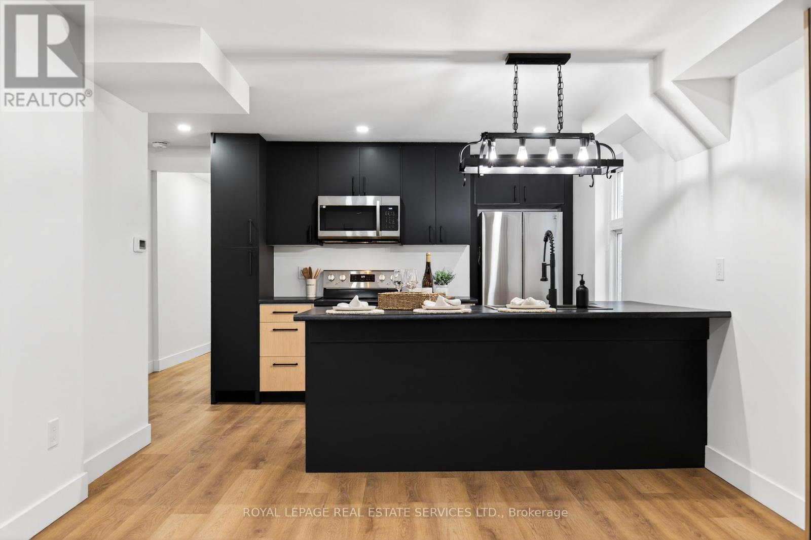 8 Whitfield Avenue, Hamilton, Ontario  L8L 4B4 - Photo 9 - X12635672