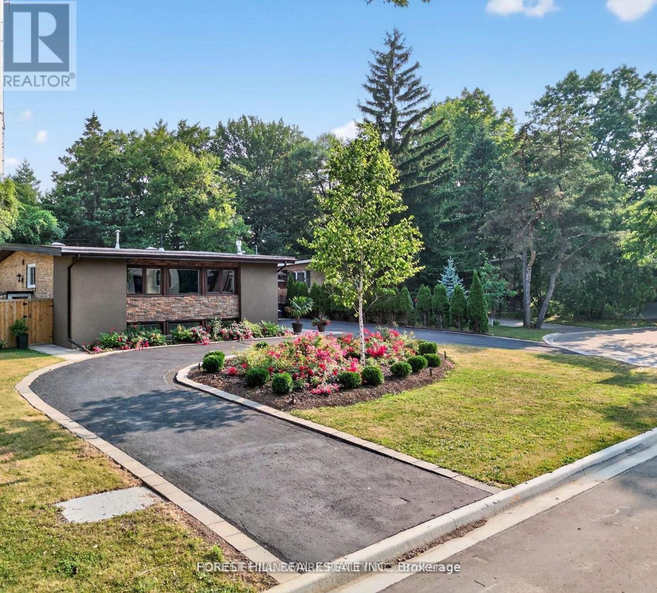 9 Tadcaster Place, Toronto, Ontario  M3B 1G6 - Photo 5 - C12641936