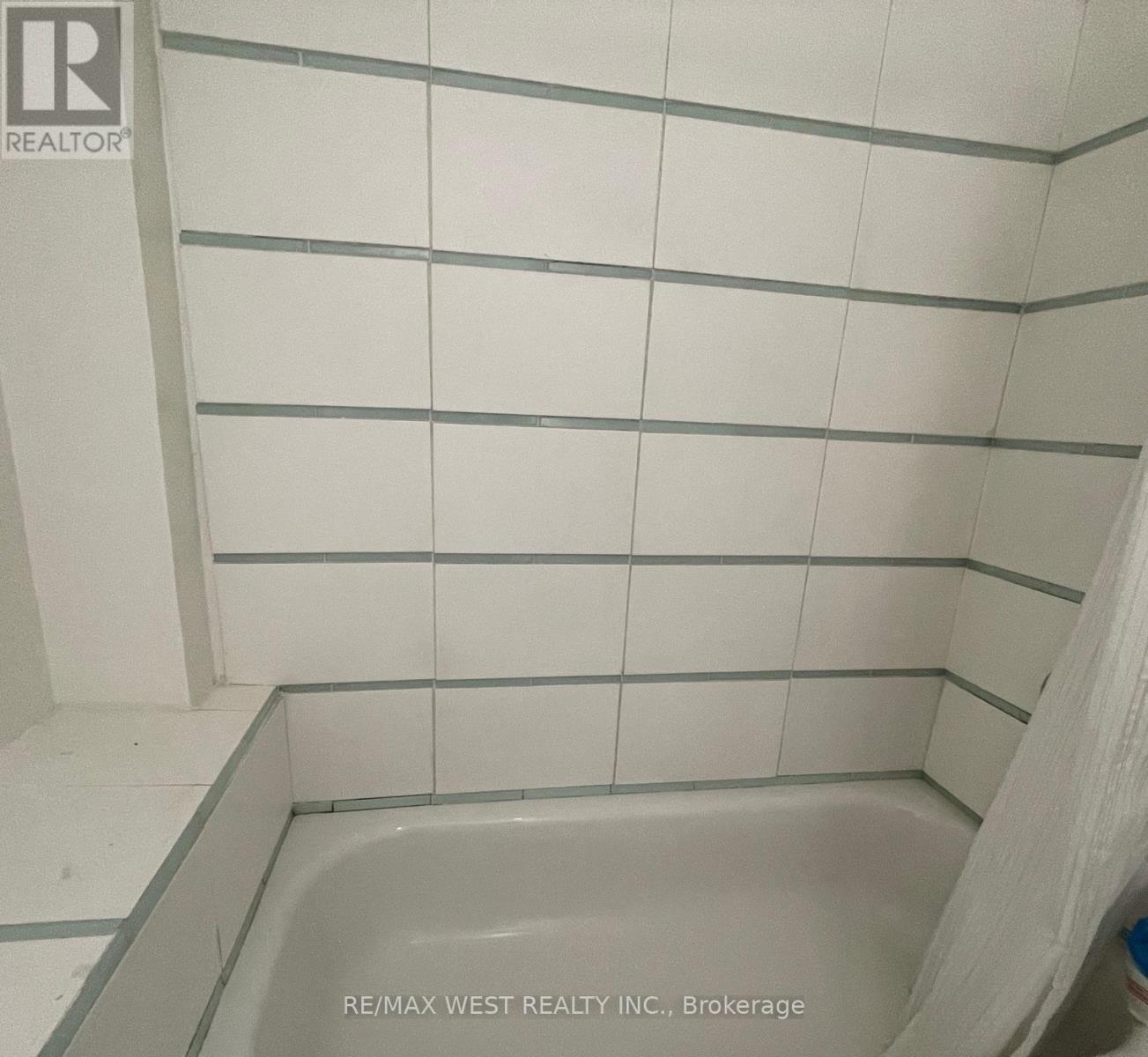 1813 Gerrard Street E, Toronto, Ontario  M4L 2B6 - Photo 8 - E12641918