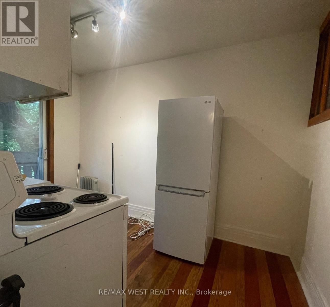 1813 Gerrard Street E, Toronto, Ontario  M4L 2B6 - Photo 9 - E12641918