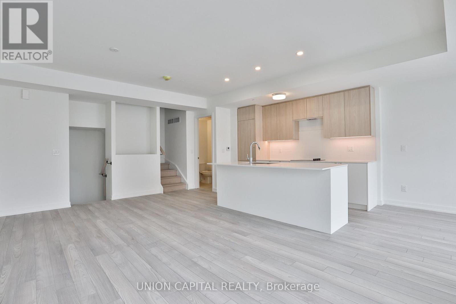 203 - 2 Red Squirrel Lane, Richmond Hill, Ontario  L4S 0P5 - Photo 8 - N12641950