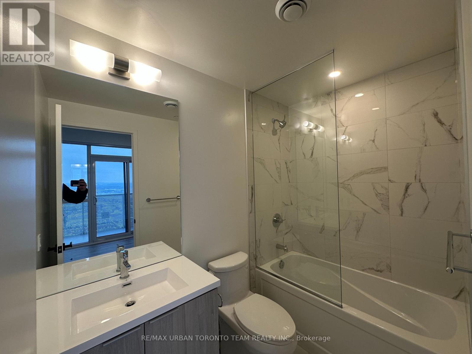 4806 - 8 Interchange Way, Vaughan, Ontario  L4K 5Z7 - Photo 10 - N12641954