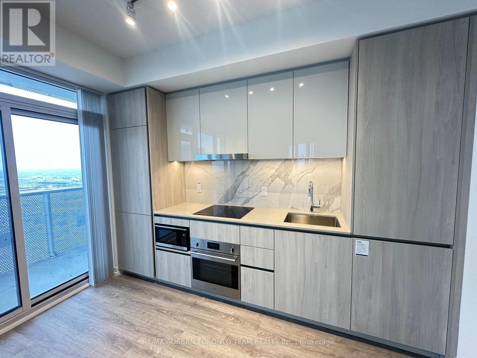 4806 - 8 Interchange Way, Vaughan, Ontario  L4K 5Z7 - Photo 2 - N12641954