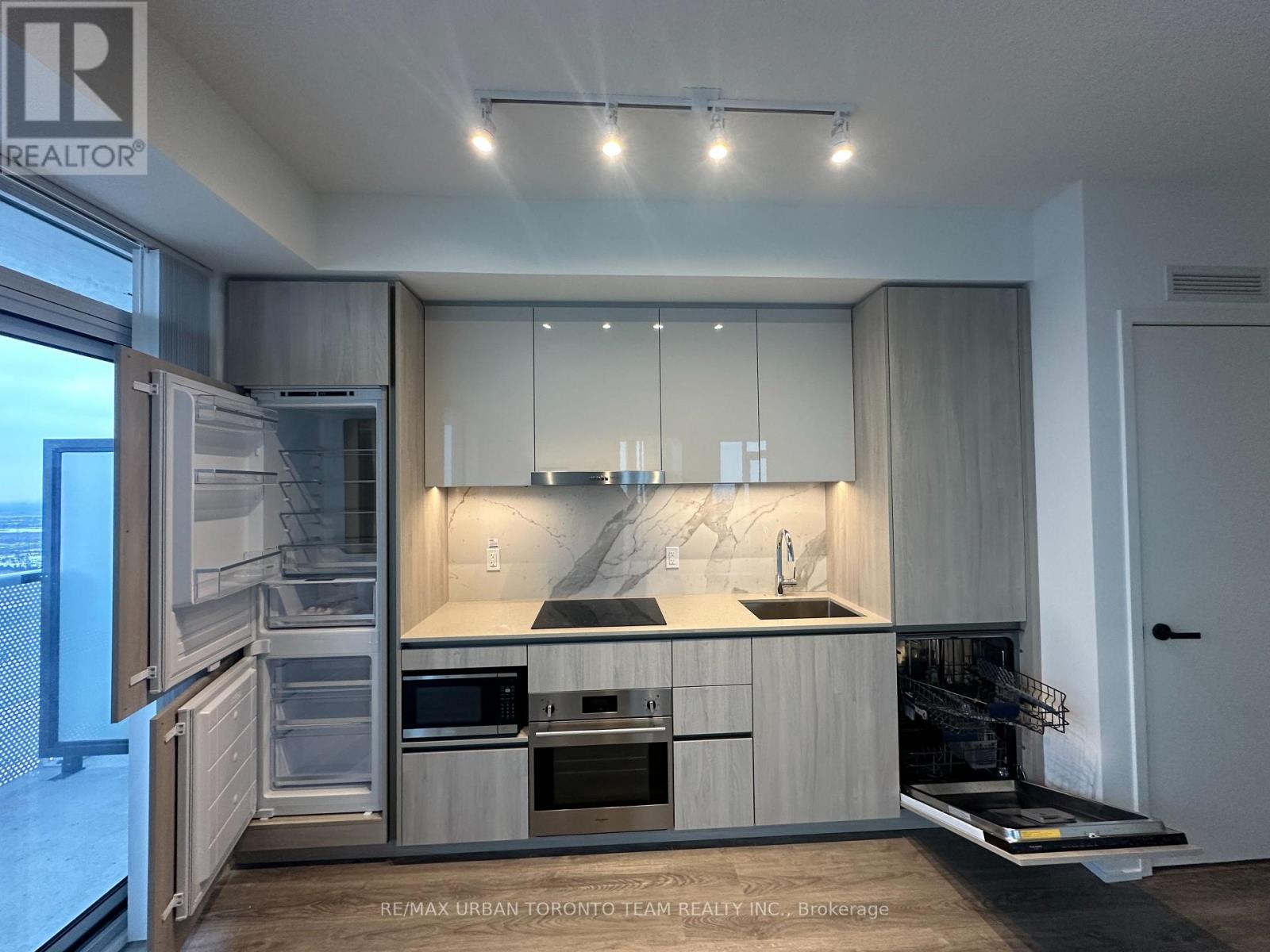 4806 - 8 Interchange Way, Vaughan, Ontario  L4K 5Z7 - Photo 6 - N12641954