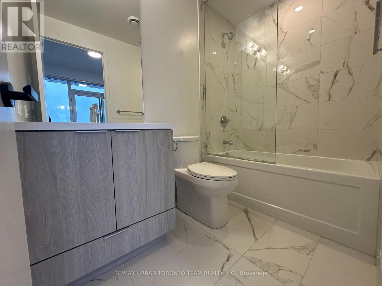 4806 - 8 Interchange Way, Vaughan, Ontario  L4K 5Z7 - Photo 9 - N12641954