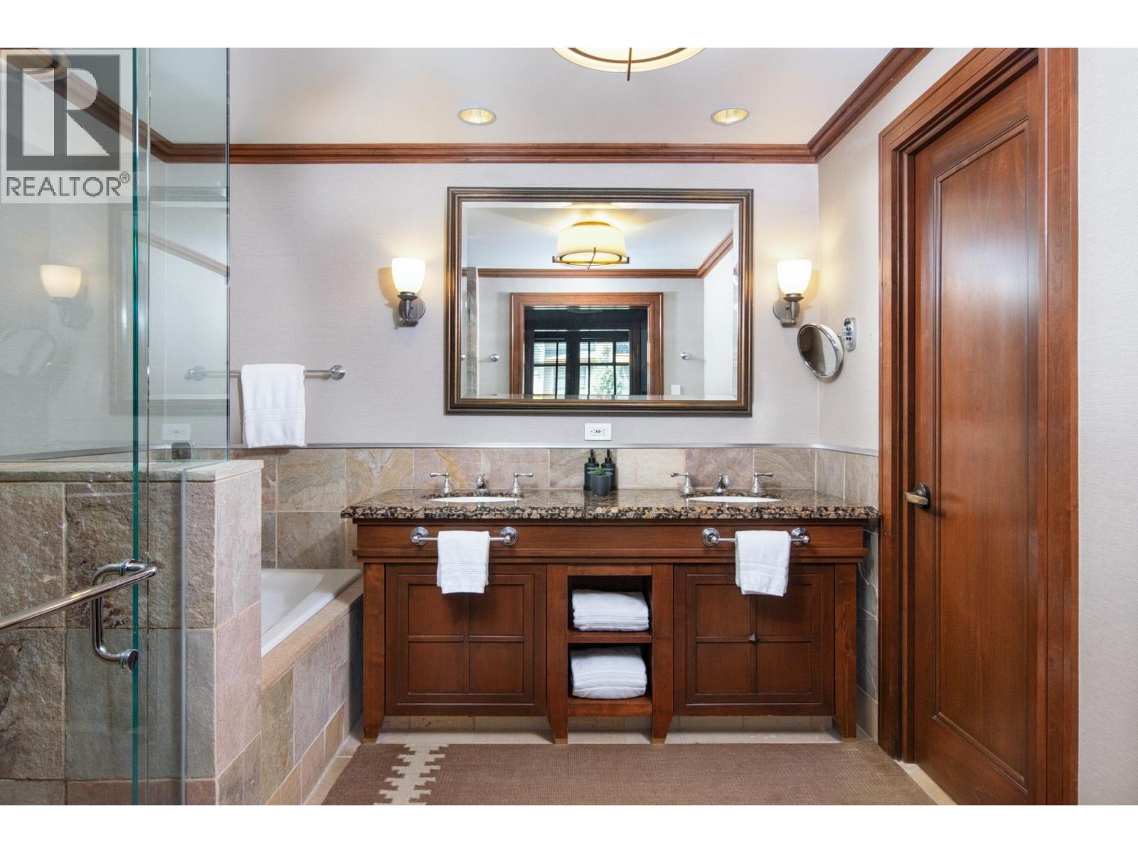 511/512 4591 Blackcomb Way, Whistler, British Columbia  V8E 0Y4 - Photo 12 - R2984904