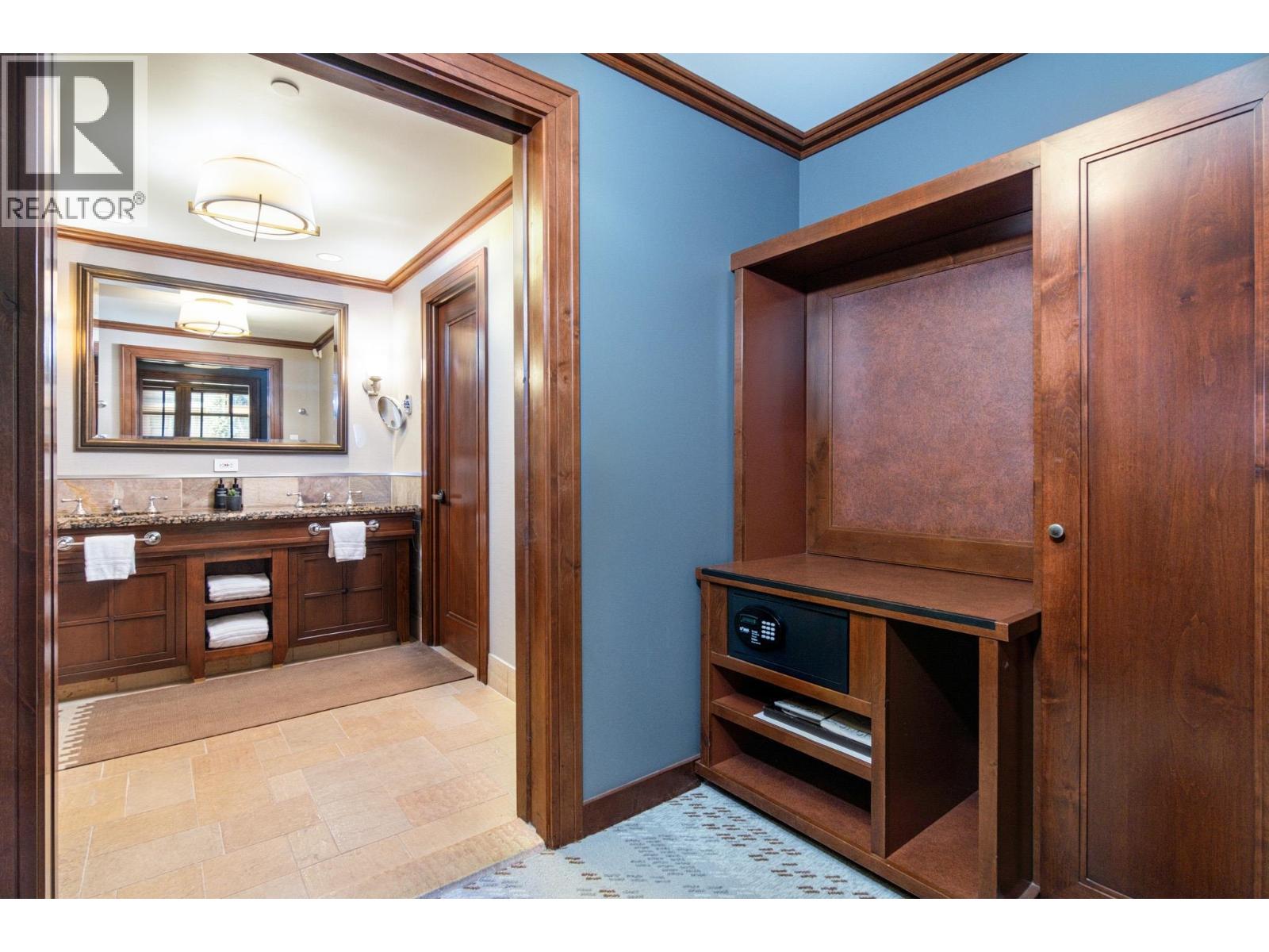 511/512 4591 Blackcomb Way, Whistler, British Columbia  V8E 0Y4 - Photo 11 - R2984904