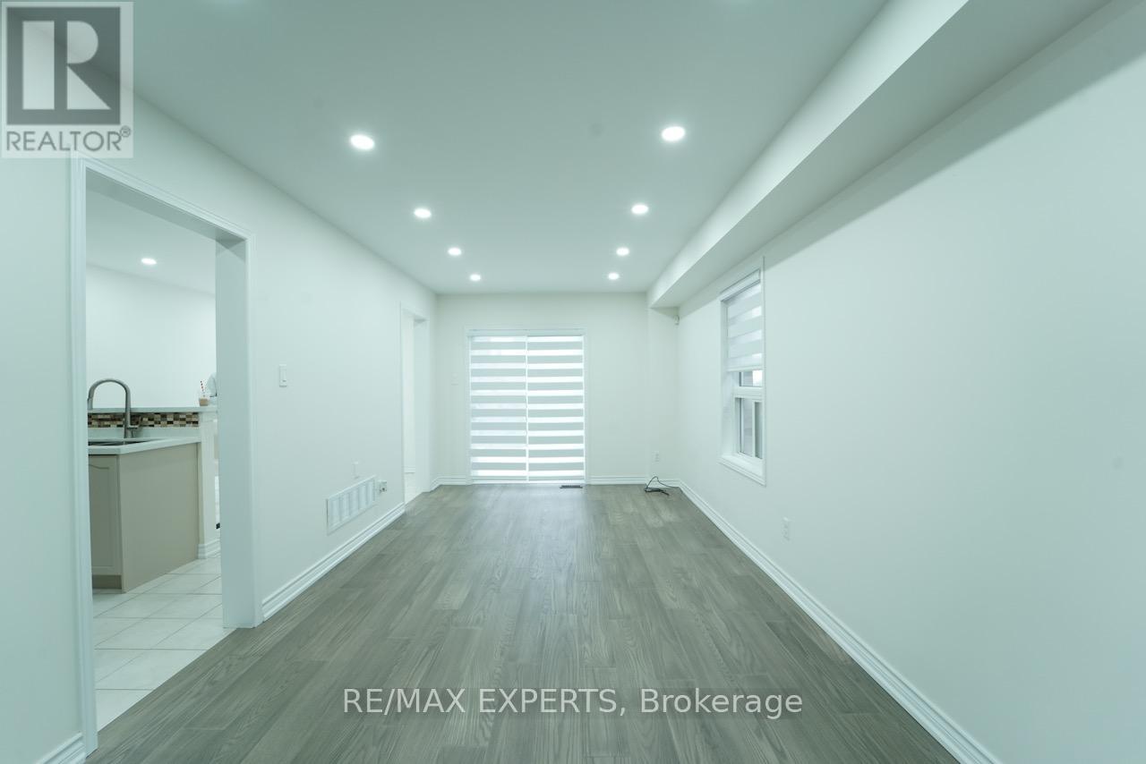 64 Peppertree Lane, Whitchurch-Stouffville, Ontario  L4A 0M8 - Photo 7 - N12641520