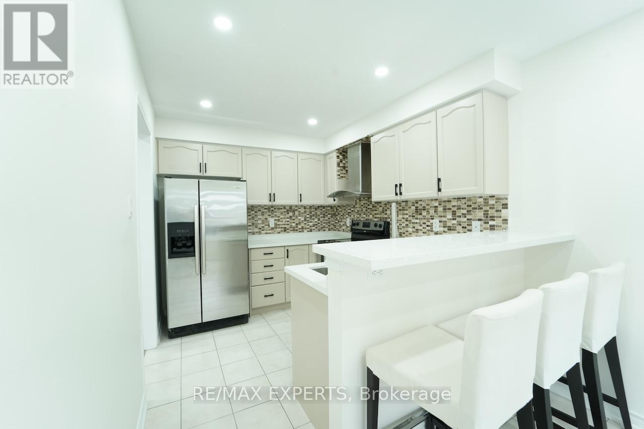 64 Peppertree Lane, Whitchurch-Stouffville, Ontario  L4A 0M8 - Photo 9 - N12641520