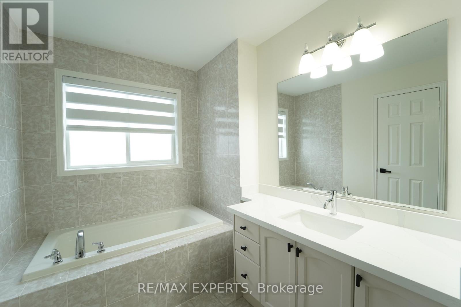 64 Peppertree Lane, Whitchurch-Stouffville, Ontario  L4A 0M8 - Photo 28 - N12641520