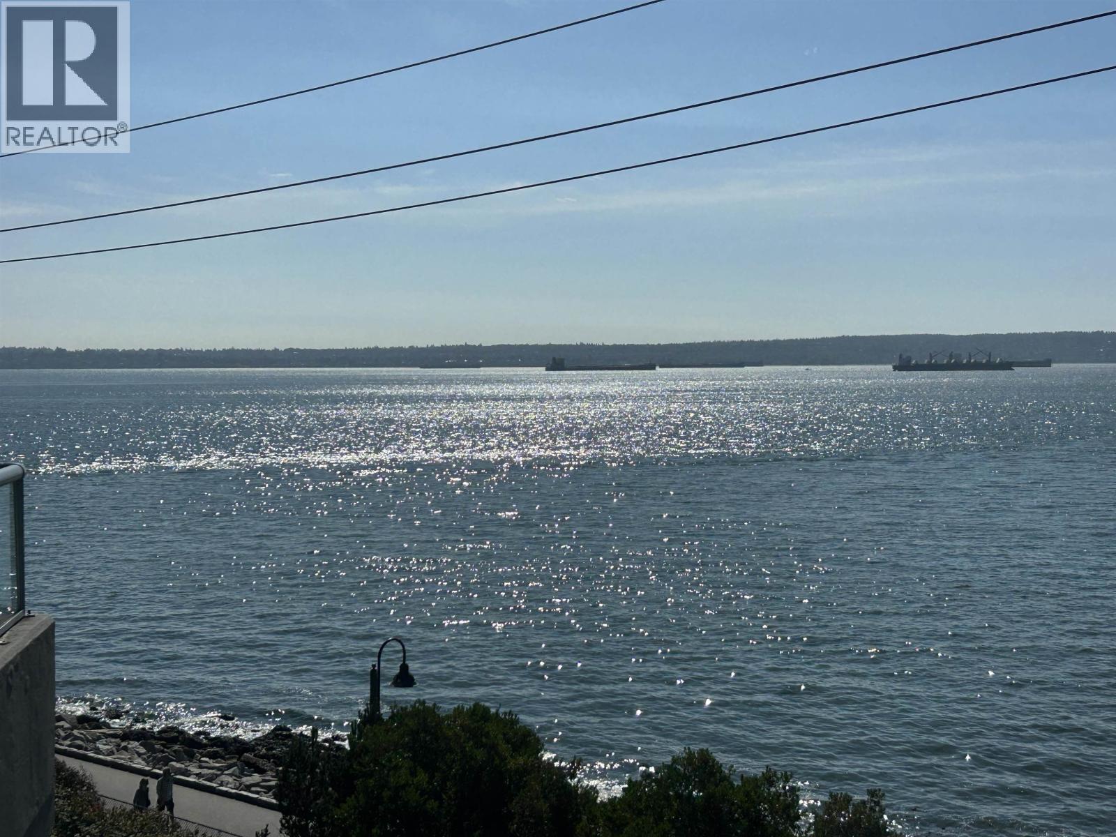 203 2190 ARGYLE AVENUE, West Vancouver, British Columbia