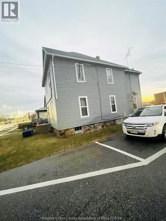 4 Hazelton Street, Leamington, Ontario N8H 1B6 - Photo 2 - 25031854