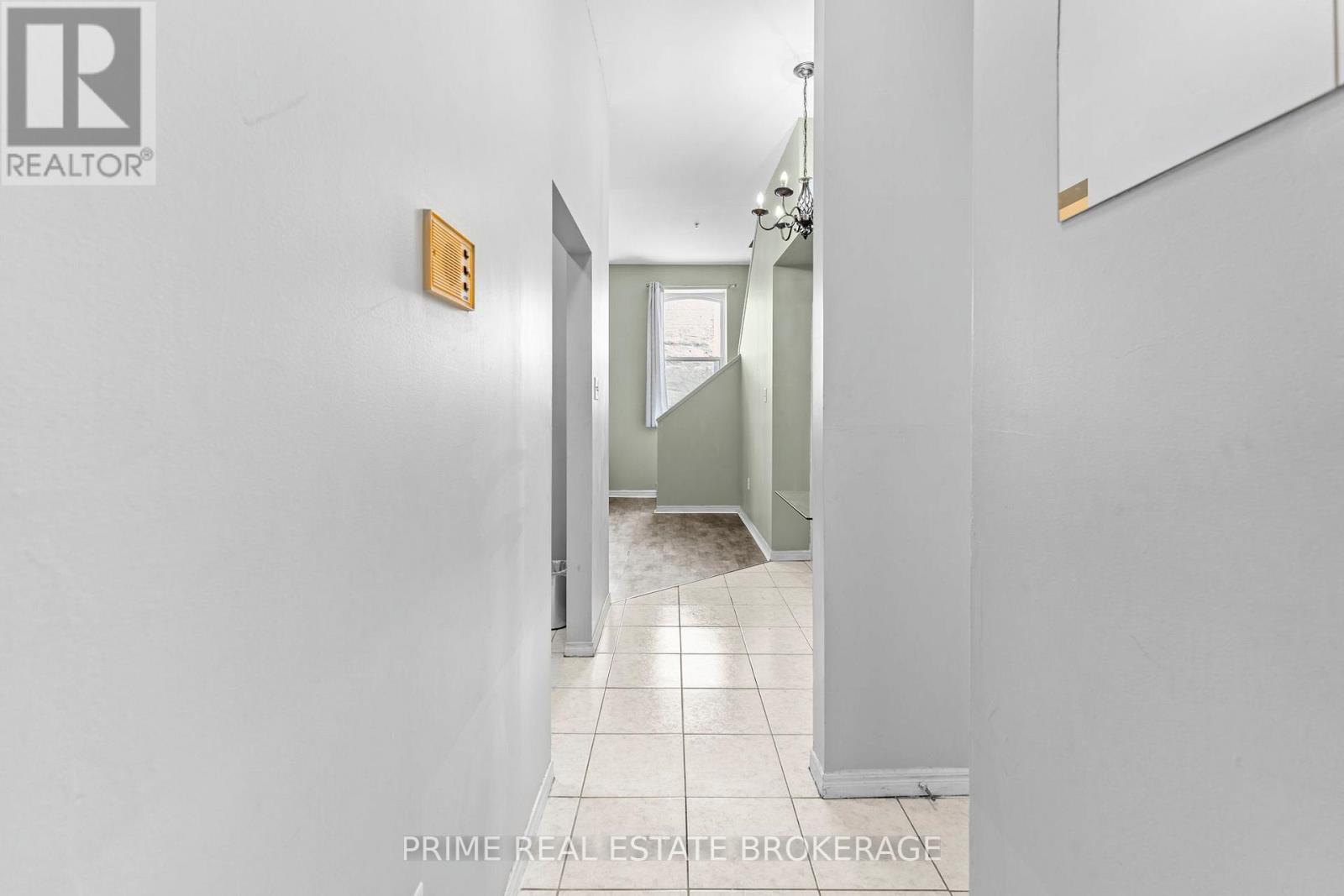 Unit 5 - 366 Richmond Street, London East, Ontario  N6A 3C7 - Photo 7 - X12615586