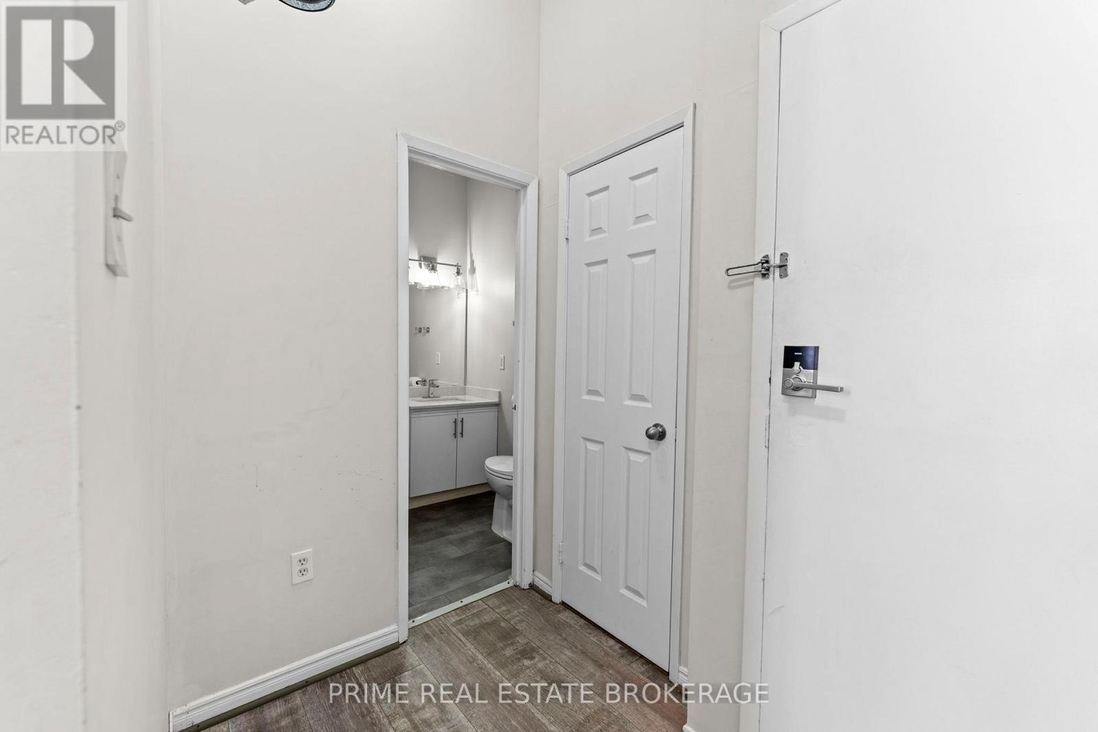 Unit 4 - 366 Richmond Street, London East, Ontario  N6A 3C7 - Photo 8 - X12633384